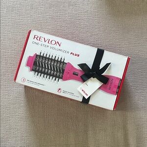 Revlon One-Step Volumizer Plus Hot Pink Styling Brush